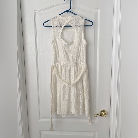 White lace dress size small. - Picture 2 of 6